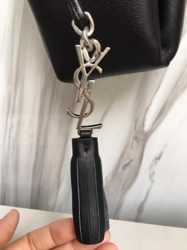 Y51 patent leather bucket bag 5143 16cm x 8cm x 13cm