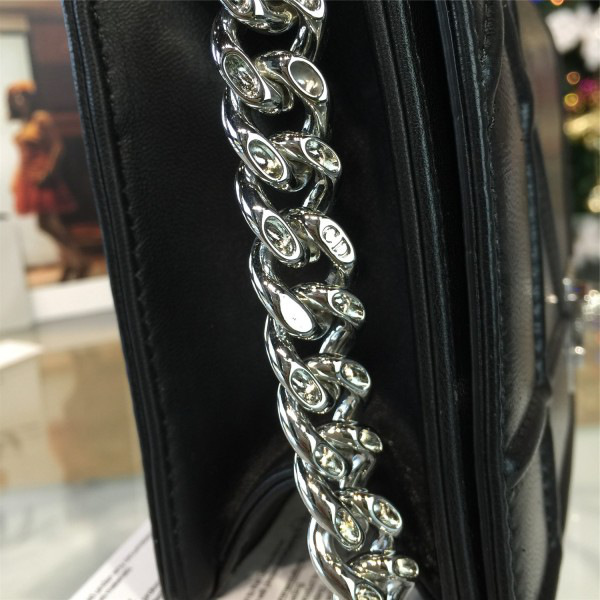 D10r ama 1749  21.5cm x 6.5cm x 13cm