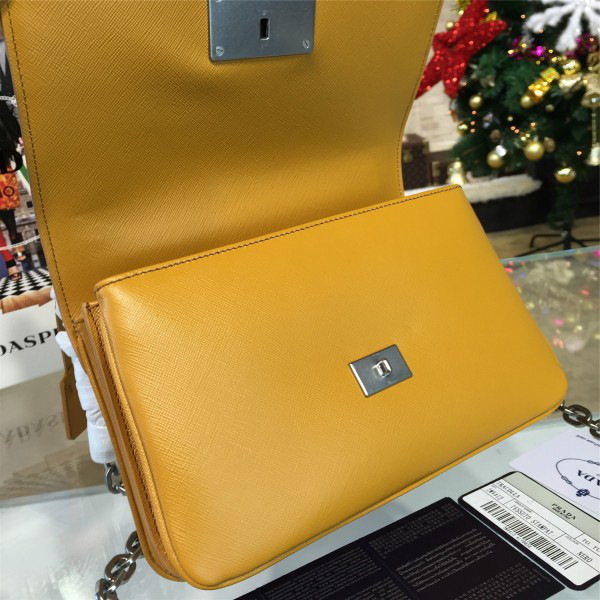 Pra*a metal closure  23.5cm x 5.5cm x 14.5cm