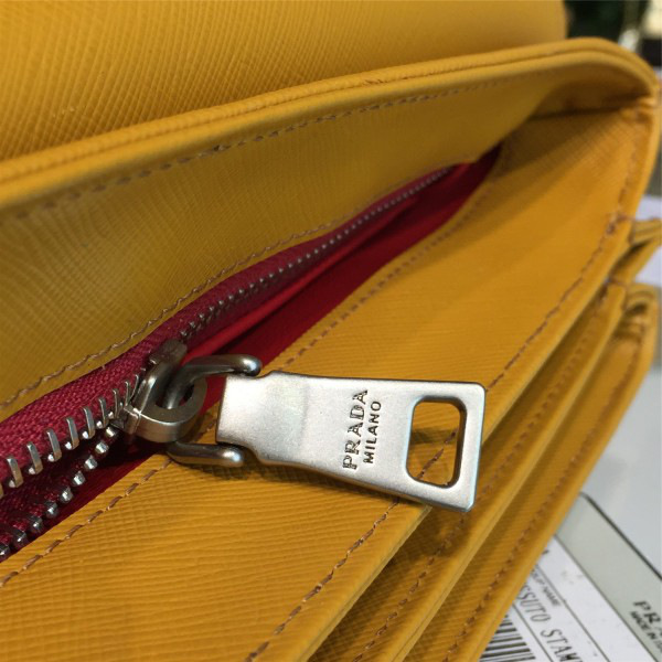 Pra*a metal closure  23.5cm x 5.5cm x 14.5cm