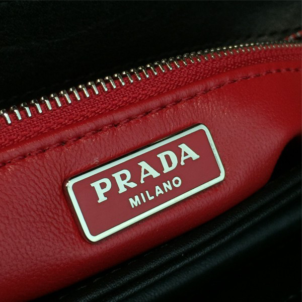 Pra*a metal closure 3911 23.5cm x 4.5cm x 15cm