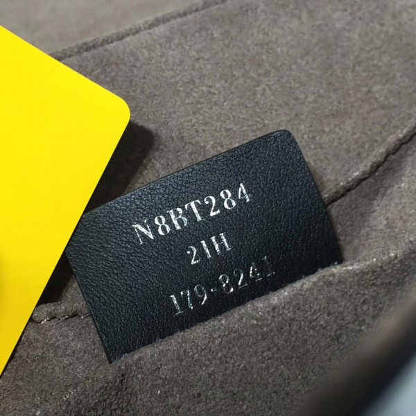 F**di shoulder bag 1976 25.5cm x 9cm x 18.5cm