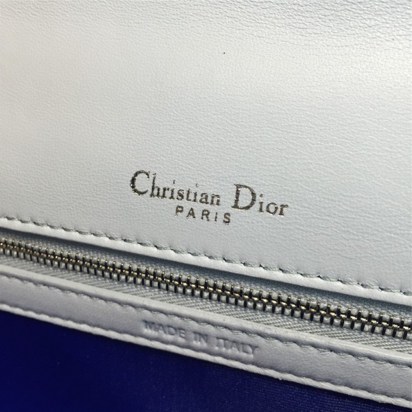 D10r ama 1742 21.5cm x 6.5cm x 13cm