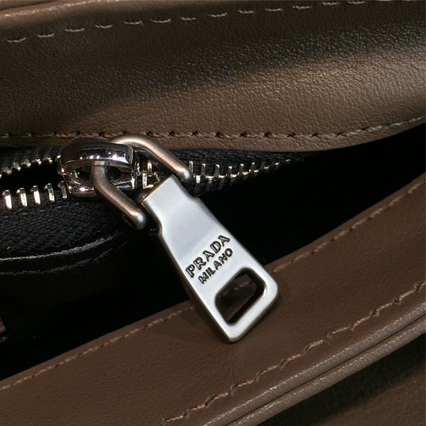 Pra*a metal closure 3908  23.5cm x 4.5cm x 15cm