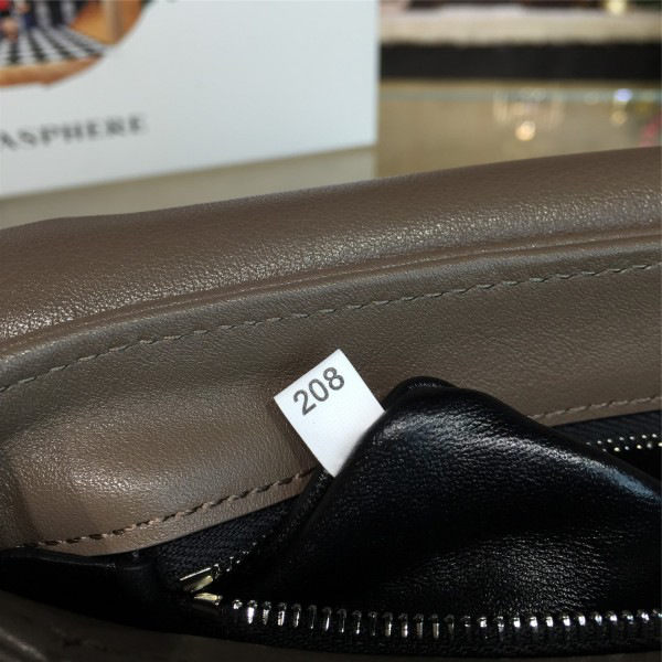 Pra*a metal closure 3908  23.5cm x 4.5cm x 15cm