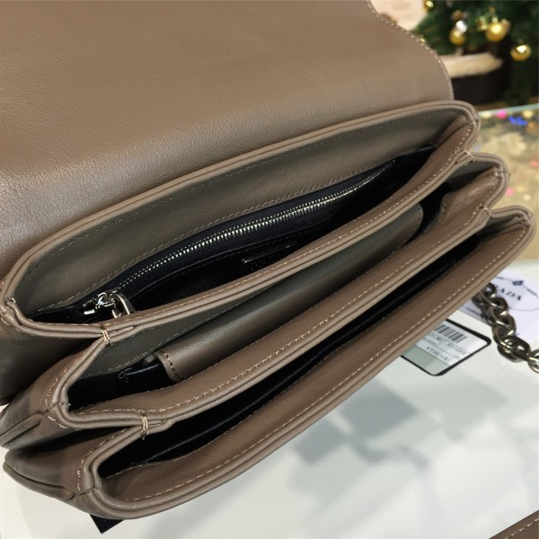 Pra*a metal closure 3908  23.5cm x 4.5cm x 15cm