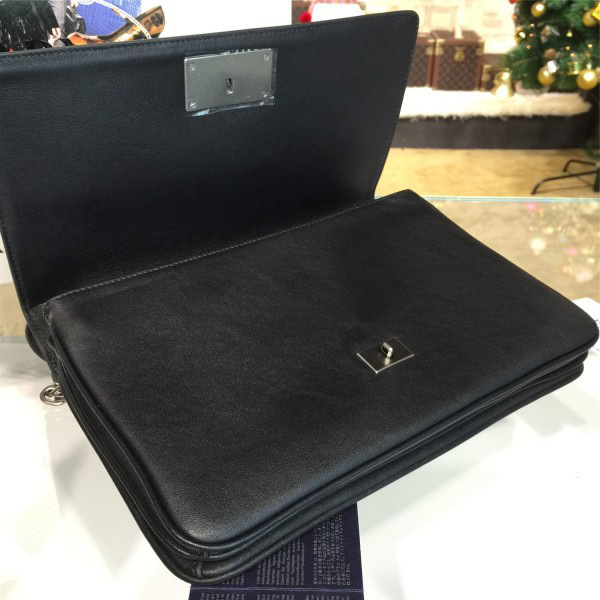 Pra*a metal closure 3918 30.5cm x 4.5cm x 19cm