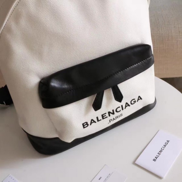 Ba1en*iaga backpack 33cm x 43cm x 13