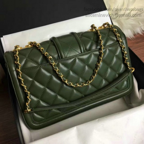 Ch**el quilted lambskin gold-tone metal flap bag green
