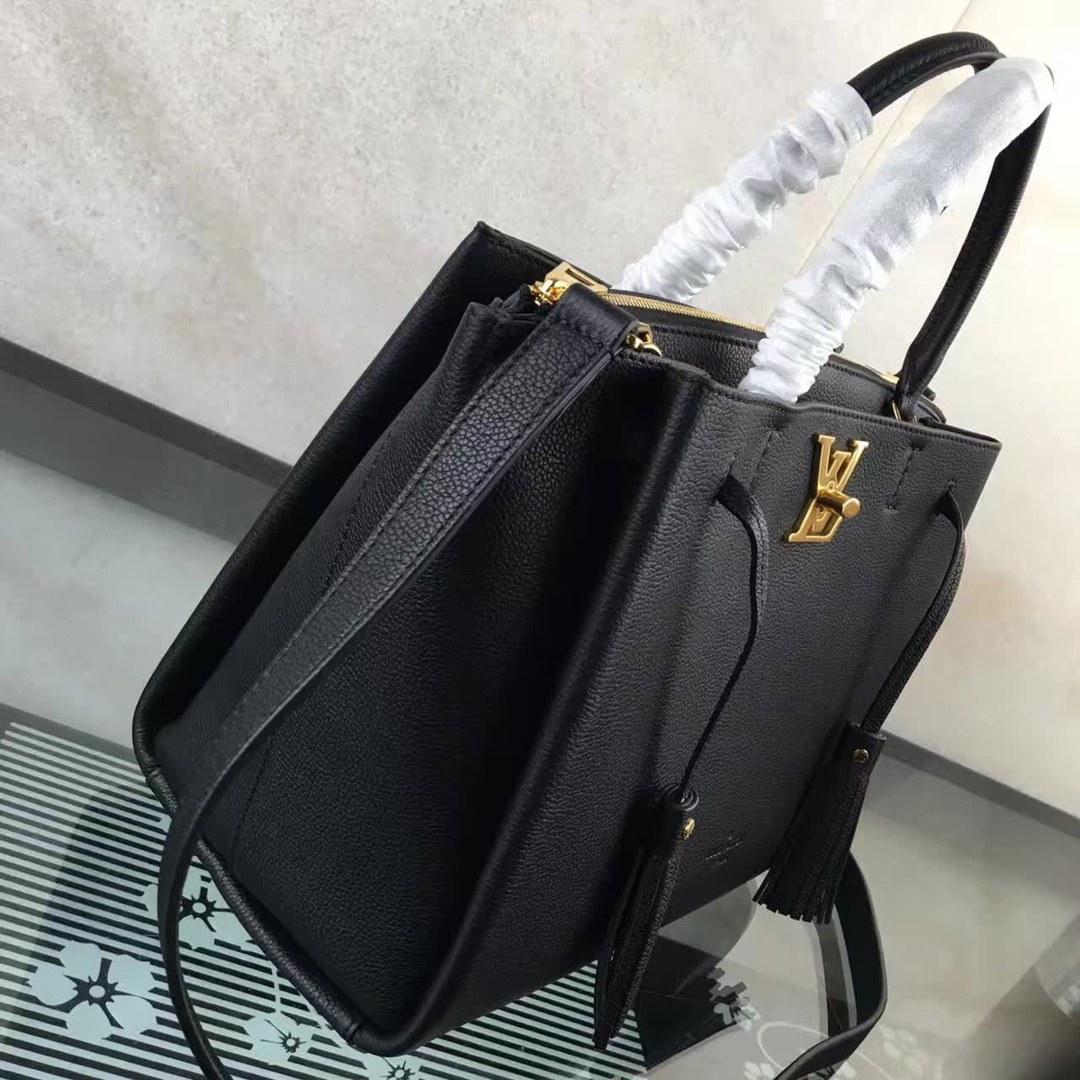 l0vis Vvtt0n m54570 black 38cm