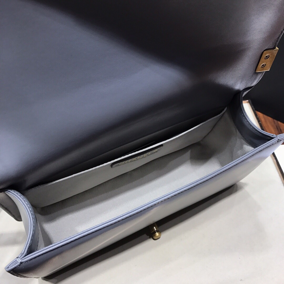 ch**el sheepskin classic D1am0nd hot mama burst gray gold hardware a67086