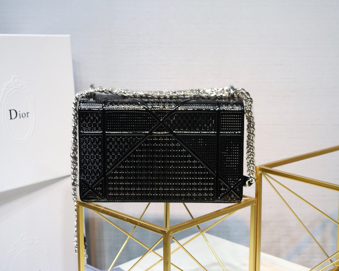 D10r metallic gypsum plaid pattern calfskin clamshell tote black 25 x 15.5 x 8 cm