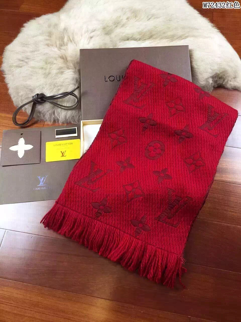 Lv scarf red