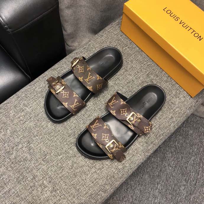 l0vis Vvtt0n sandals