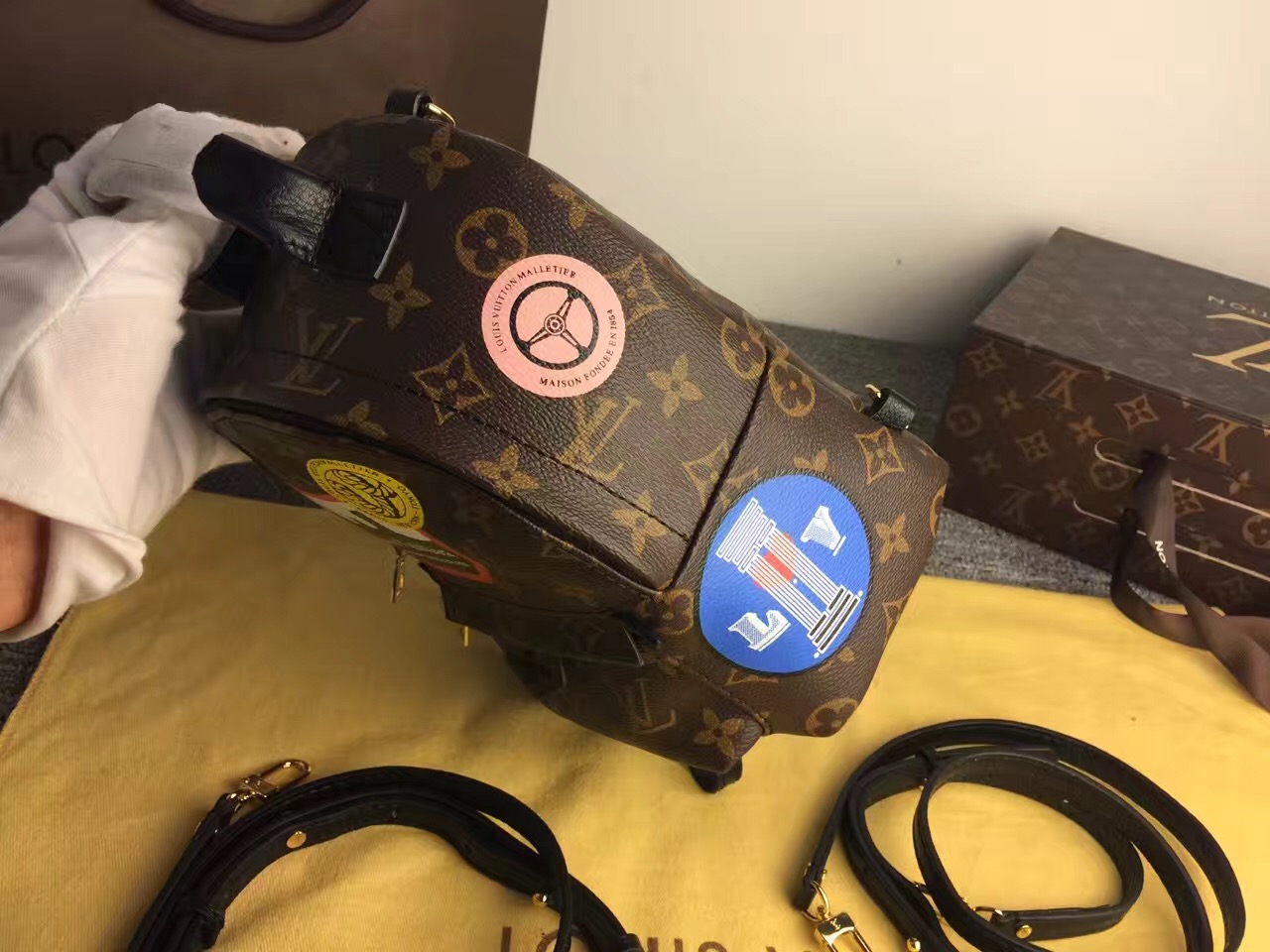 Lv palm springs backpack mini world tour monogram reverse canvas 15cm x 9cm x 22cm