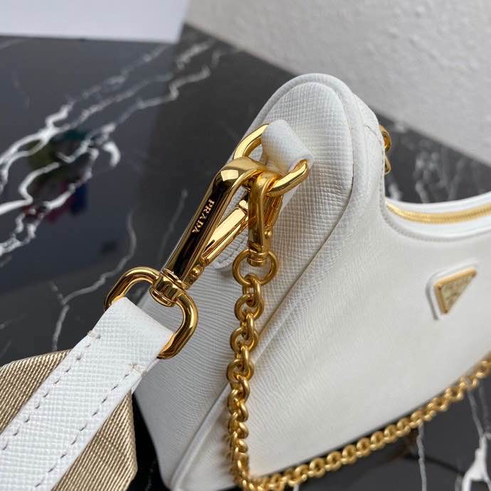 Pra*a hobo white 23*17*6.5cm