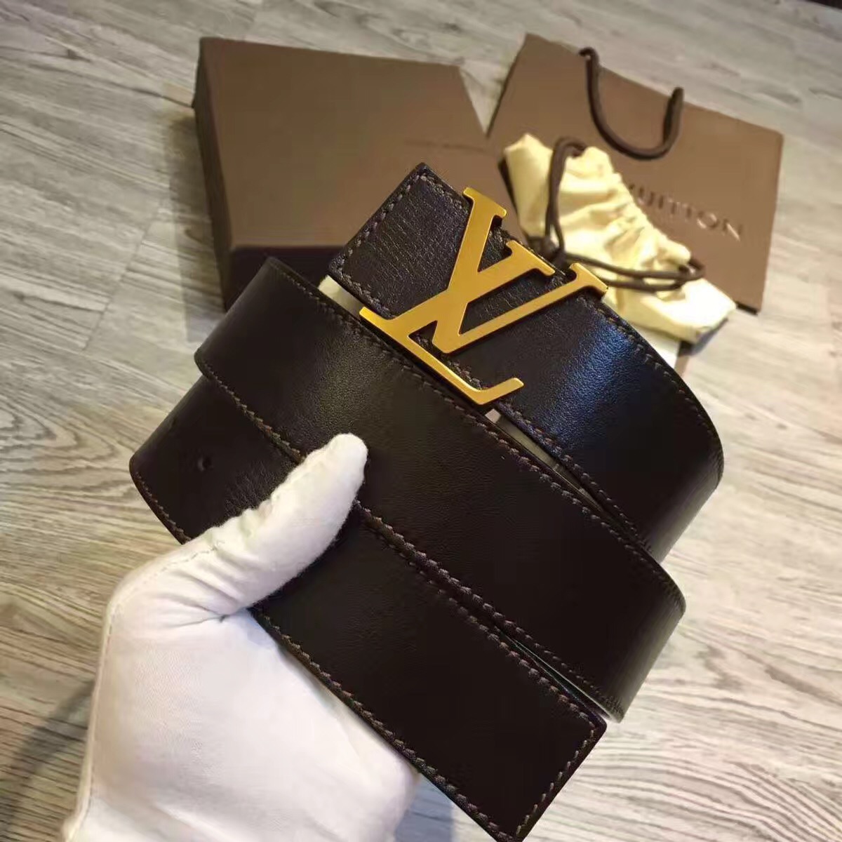 l0vis Vvtt0n belt 15