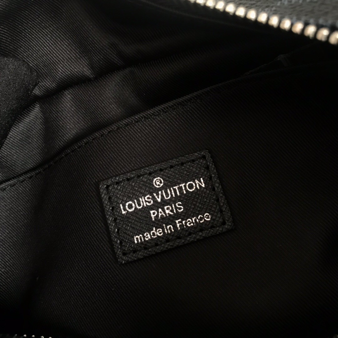 LV man toiletry bag n50000 22.5 x 11.5 x 9.5 cm