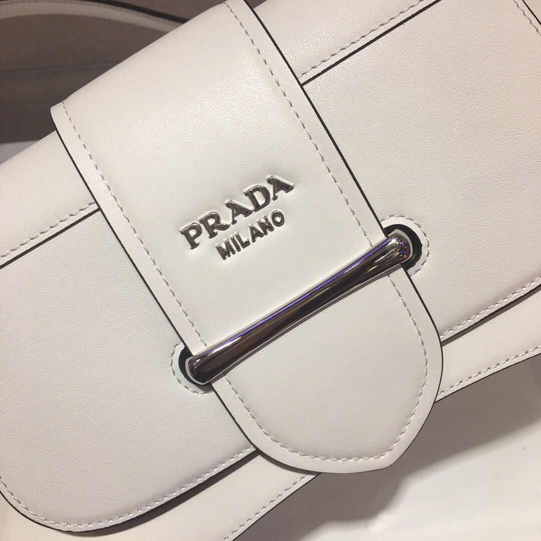 Pra*a sidonie shoulder bag in white 28*18*4cm:28*18*4cm