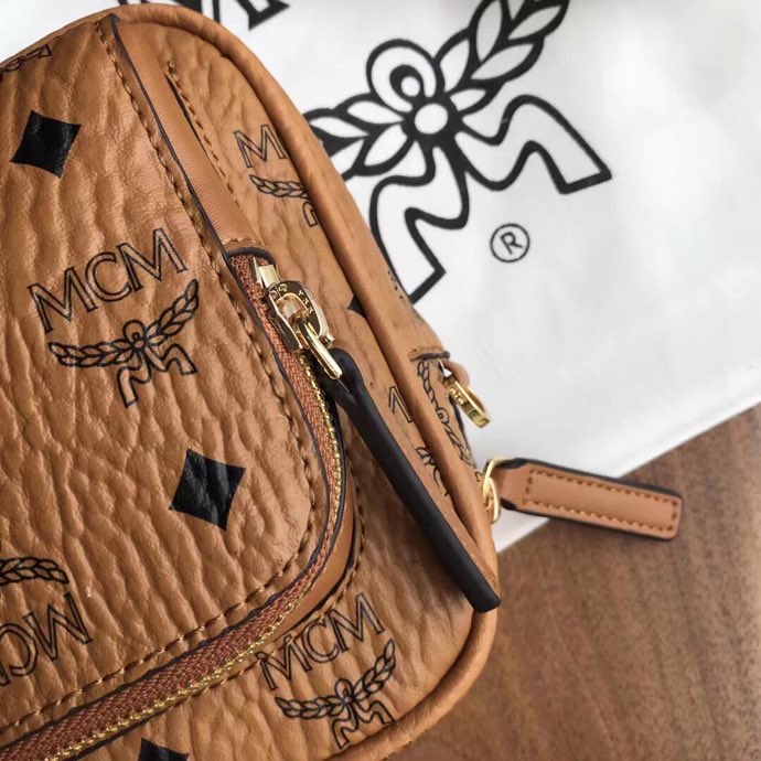 Klassik Crossbody in Visetos 22 x 15 x 9 cm