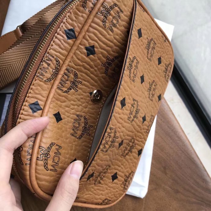 Klassik Crossbody in Visetos 22 x 15 x 9 cm