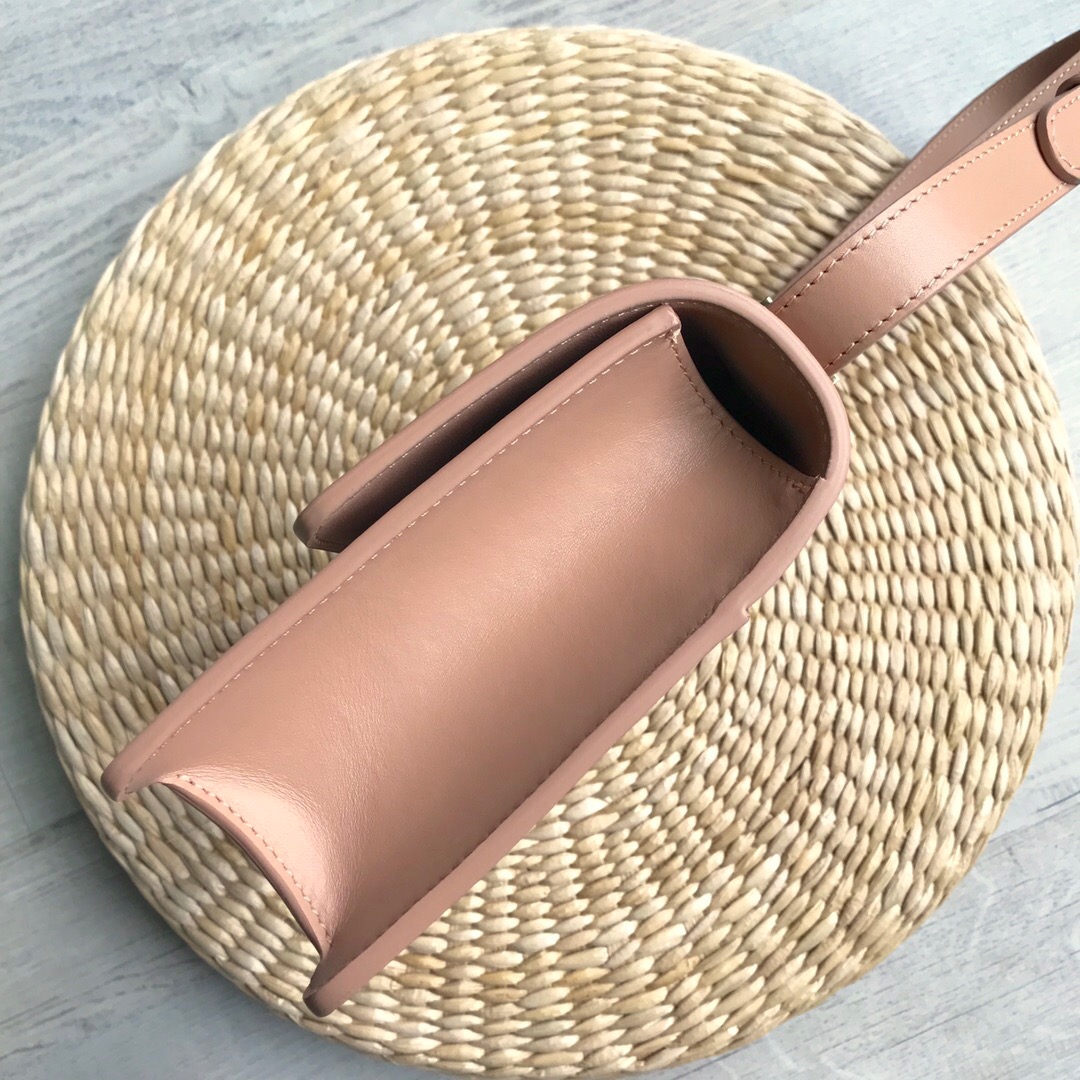 D10r 30 montaigne bag latte box calfskin pink m9203umos 24 x 17 x 8 cm