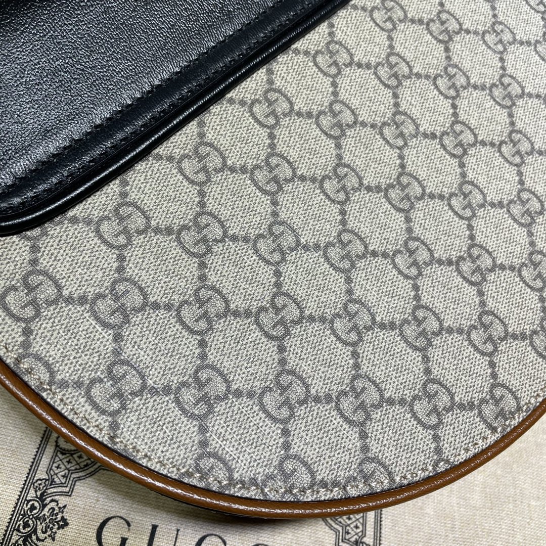 Gvc*1 padlock small shoulder bag 644524  22 x 19.5 x 6.5 cm