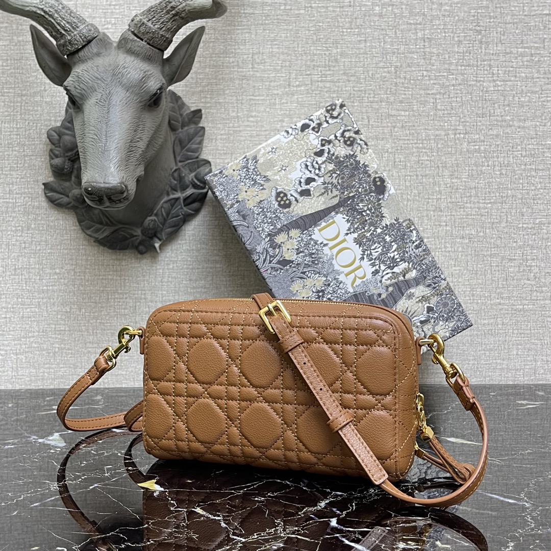 D10r caro double pouch cognac-colored s5037uwhc 19 × 10.5 × 5 cm