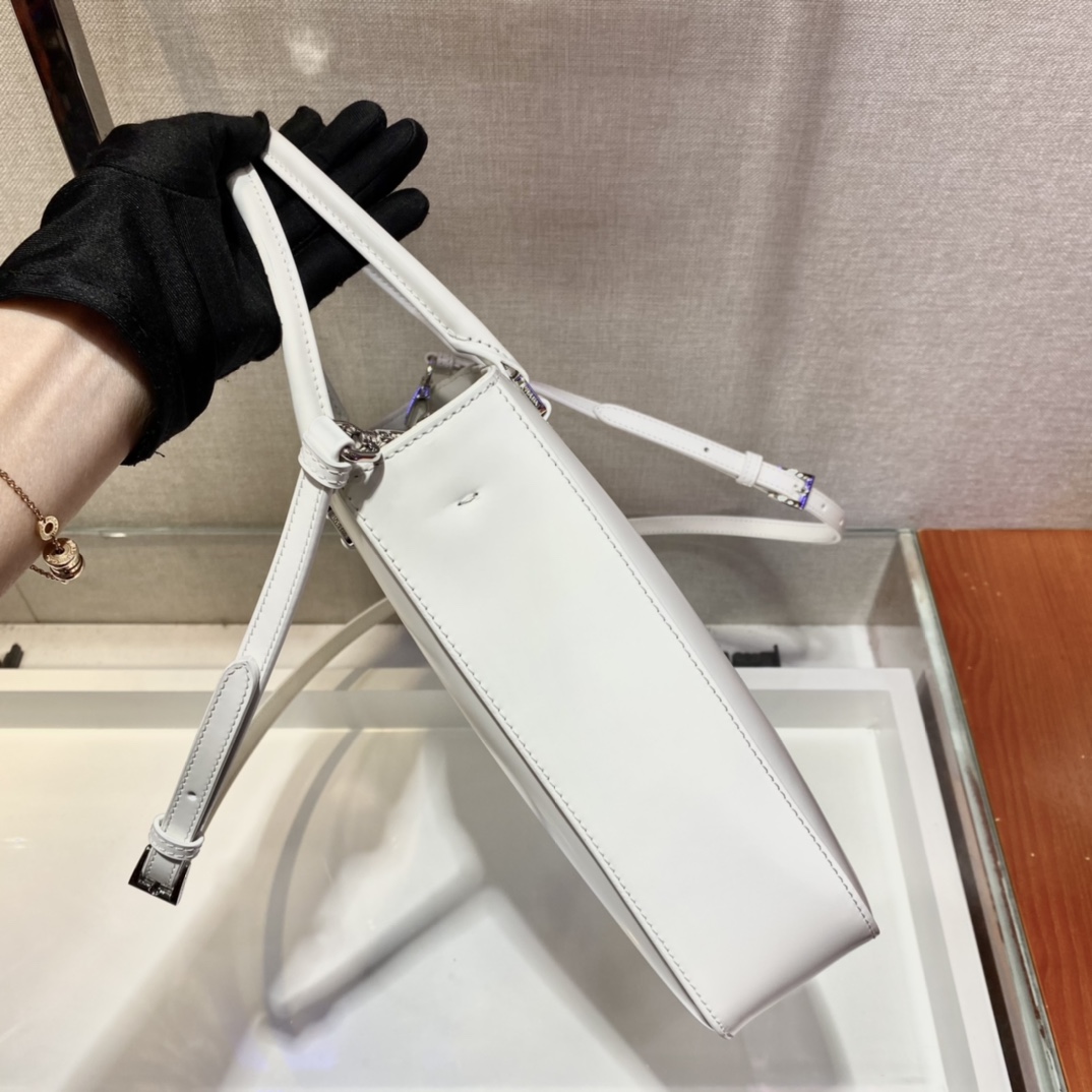 Pra*a brushed leather tote bag white 1ba330 24 x 22 x 6 cm