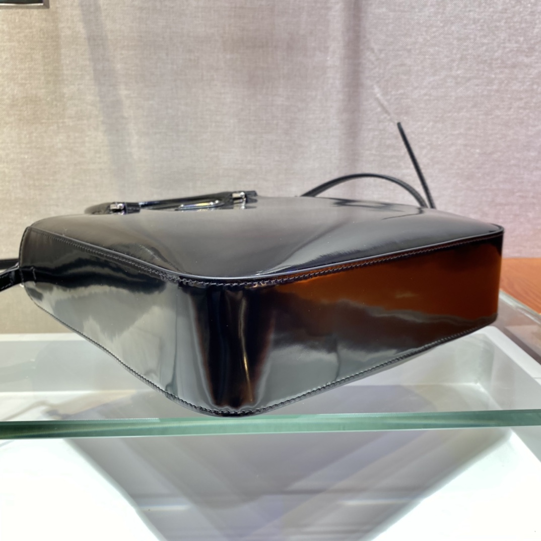 Pra*a brushed leather tote bag black 1ba330 24 x 22 x 6 cm