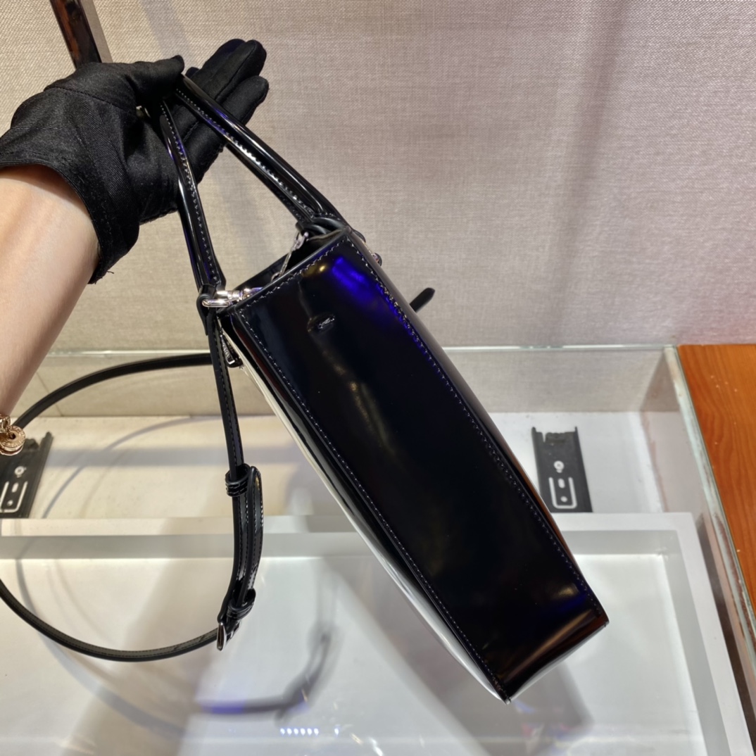 Pra*a brushed leather tote bag black 1ba330 24 x 22 x 6 cm