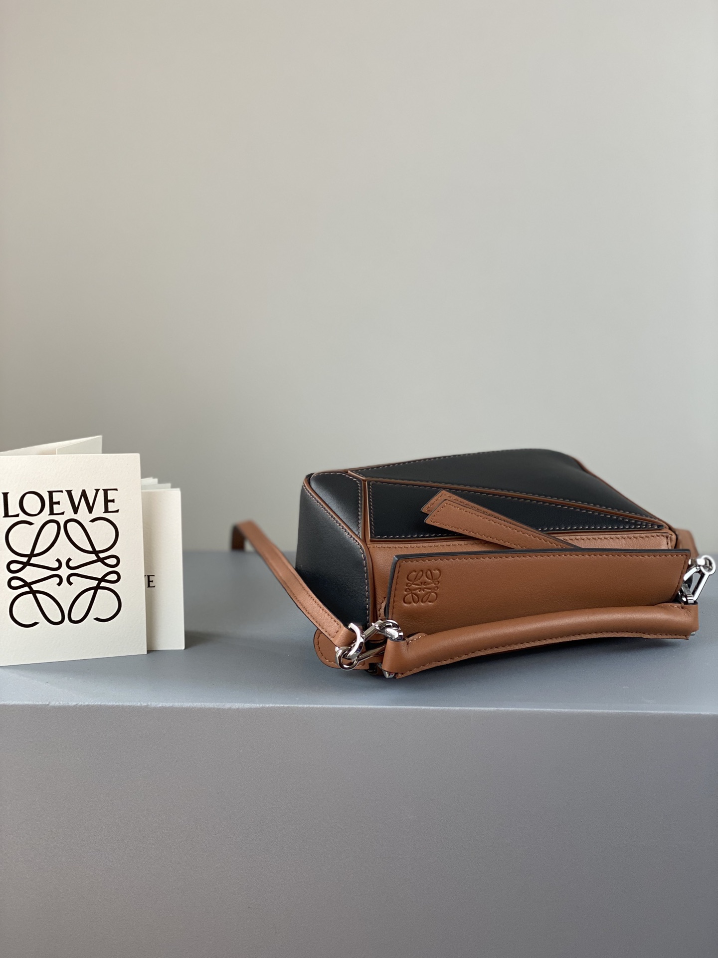 L0ew* mini puzzle bag in classic calfskin black a510u95x14 18 x 12.5 x 8 cm