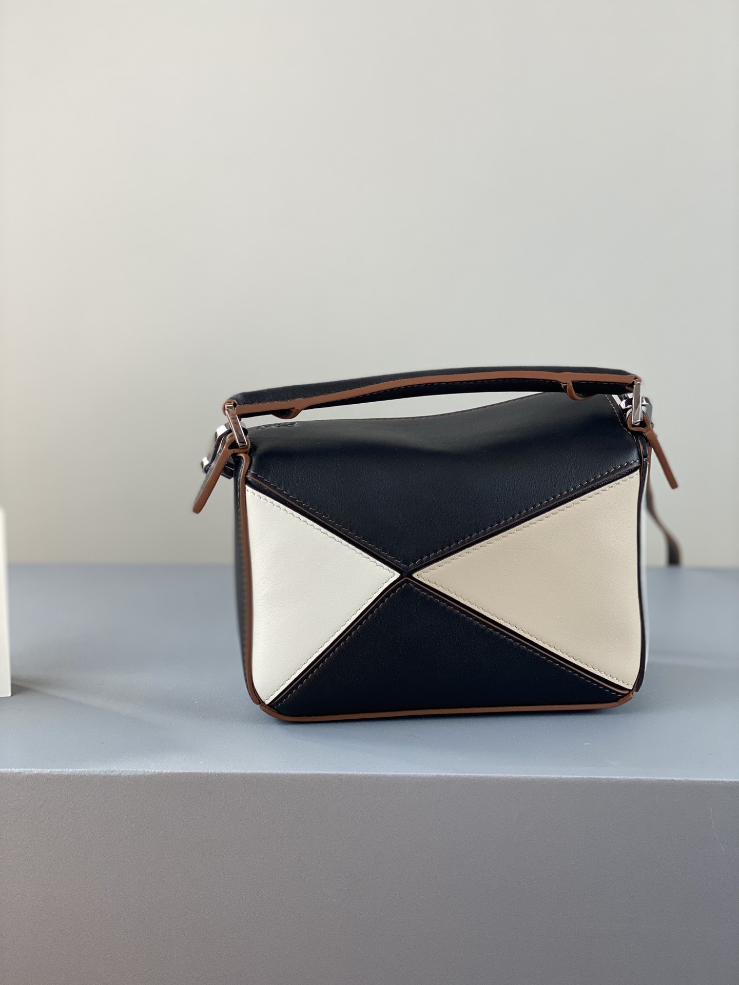 L0ew* mini puzzle craft bag in classic calfskin light oat 18*12.5*8cm