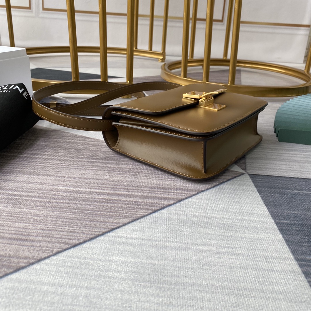 Ce1i*e small classic bag in box calfskin camel 189183dls 18 x 15 x 6 cm