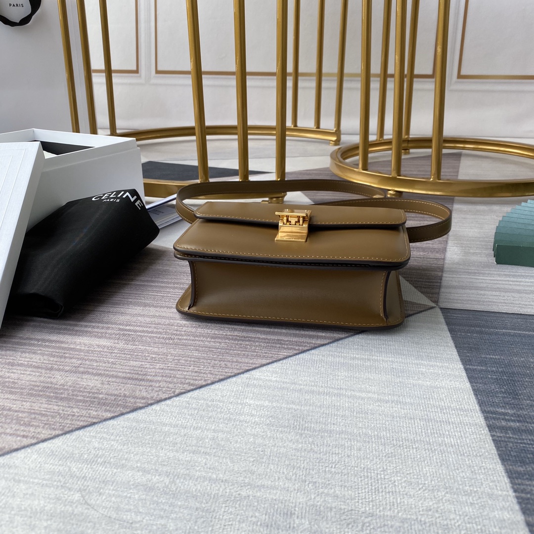 Ce1i*e small classic bag in box calfskin camel 189183dls 18 x 15 x 6 cm