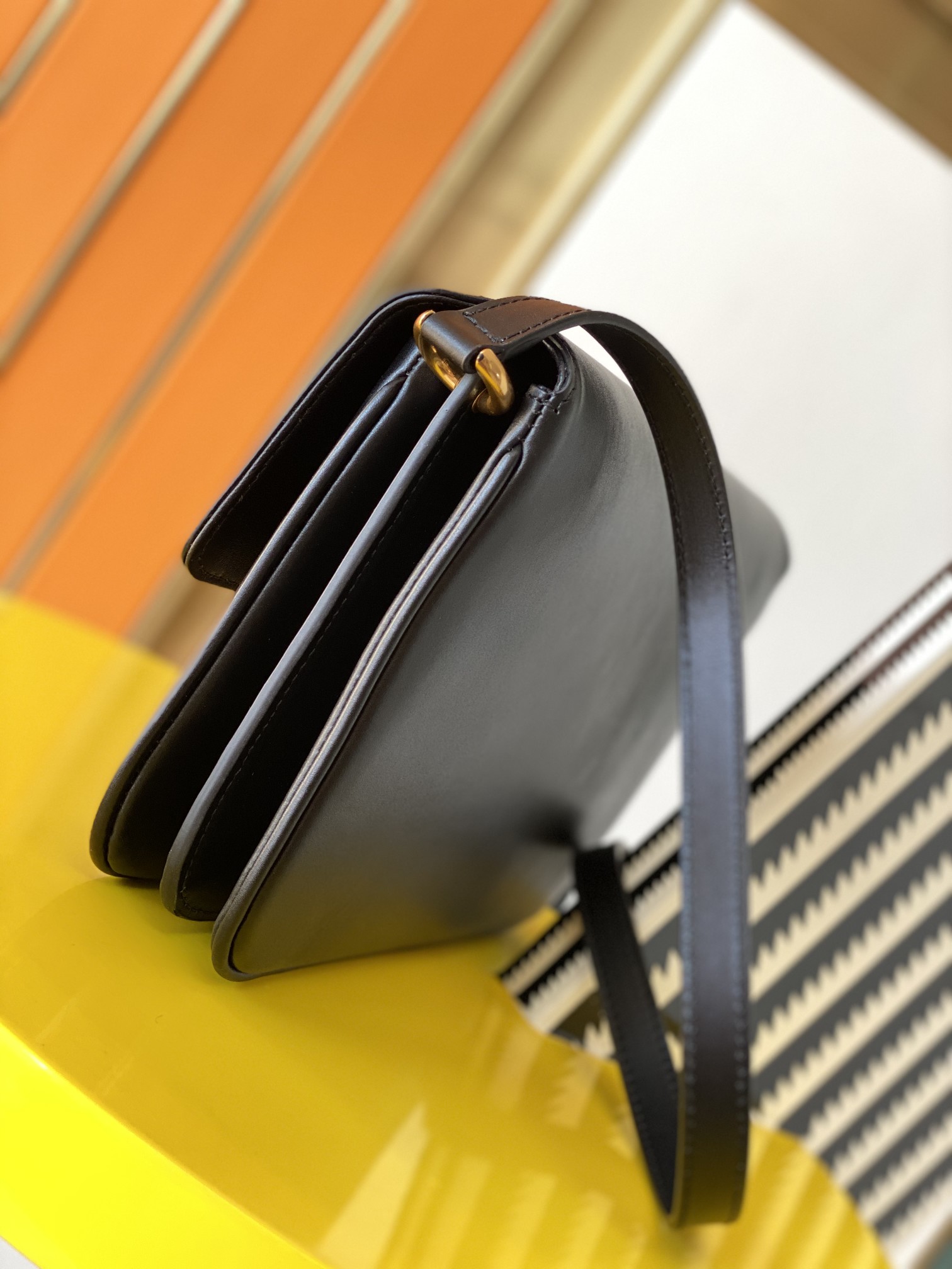 Y51 le maillon satchel in smooth leather black 6497952 24 x 14.5 x 3.5 cm