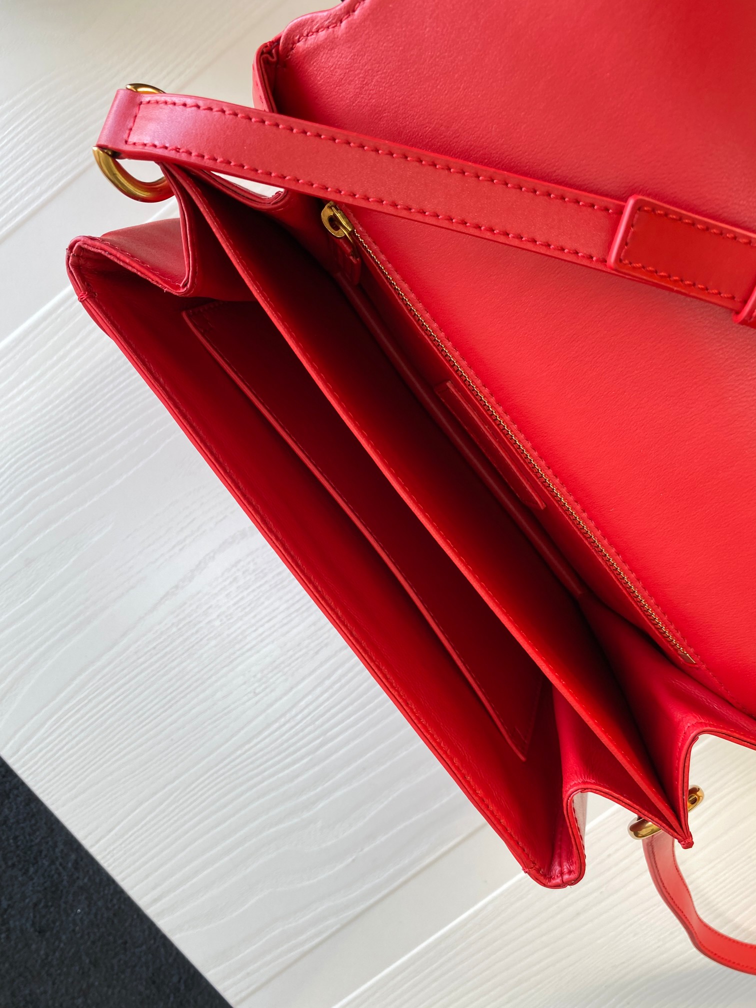 Y51 le maillon satchel in smooth leather red 6497952 24 x 14.5 x 3.5 cm