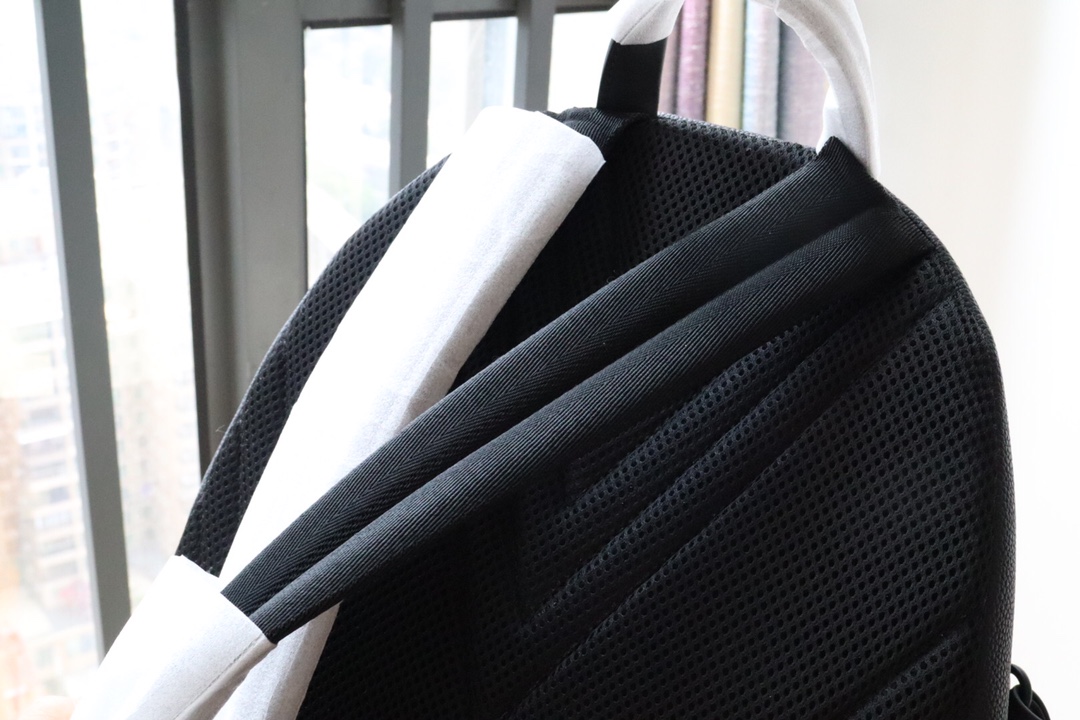 l0vis Vvtt0n backpack aerogram in black m57079 43 x 30 x 14 cm