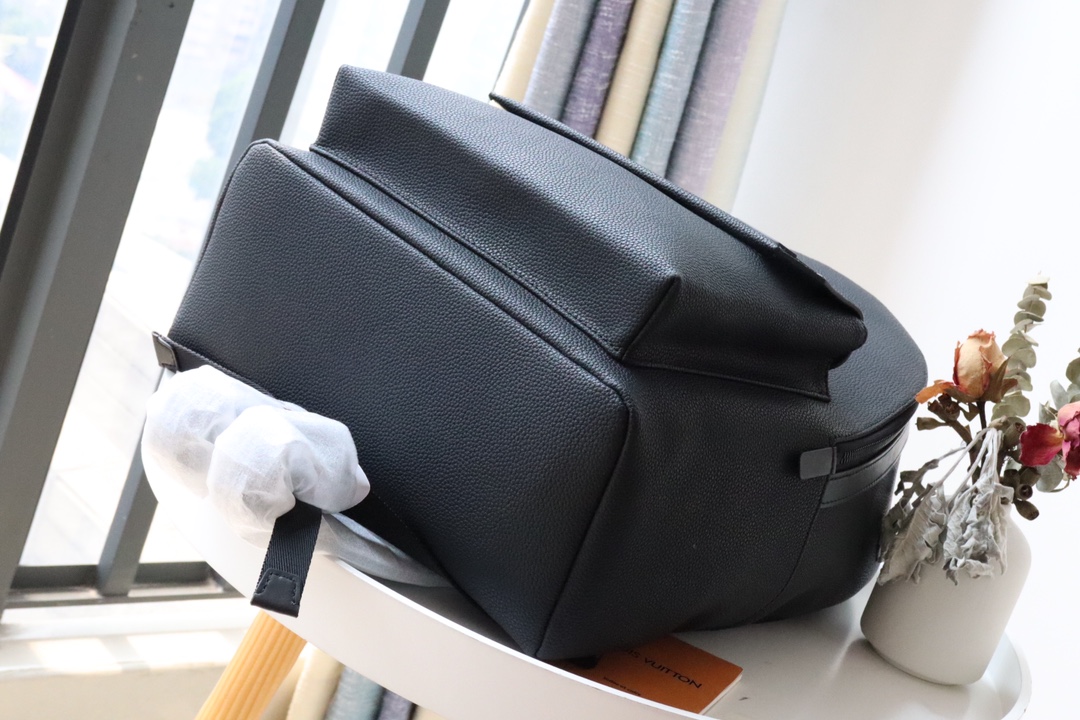 l0vis Vvtt0n backpack aerogram in black m57079 43 x 30 x 14 cm