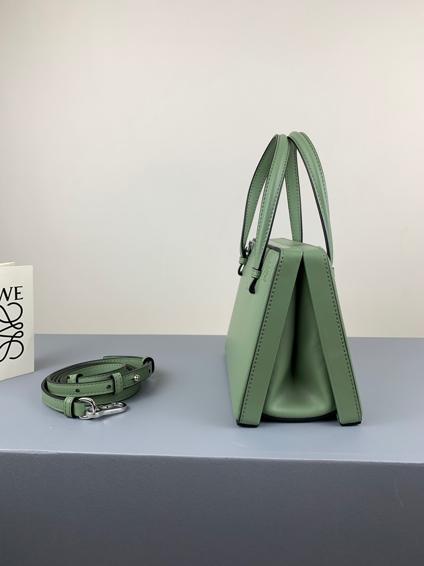 L0ew* postal small bag pale green 309.56.w85 17 x 13.5 x 8.5 cm