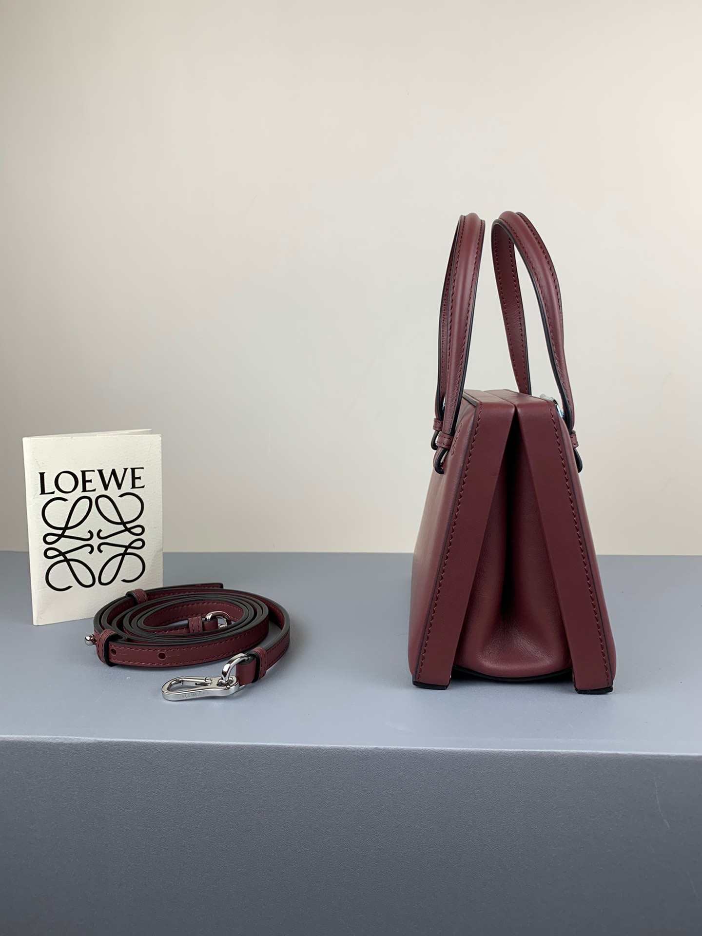 L0ew* postal small bag burgundy 309.56.w85 17 x 13.5 x 8.5 cm