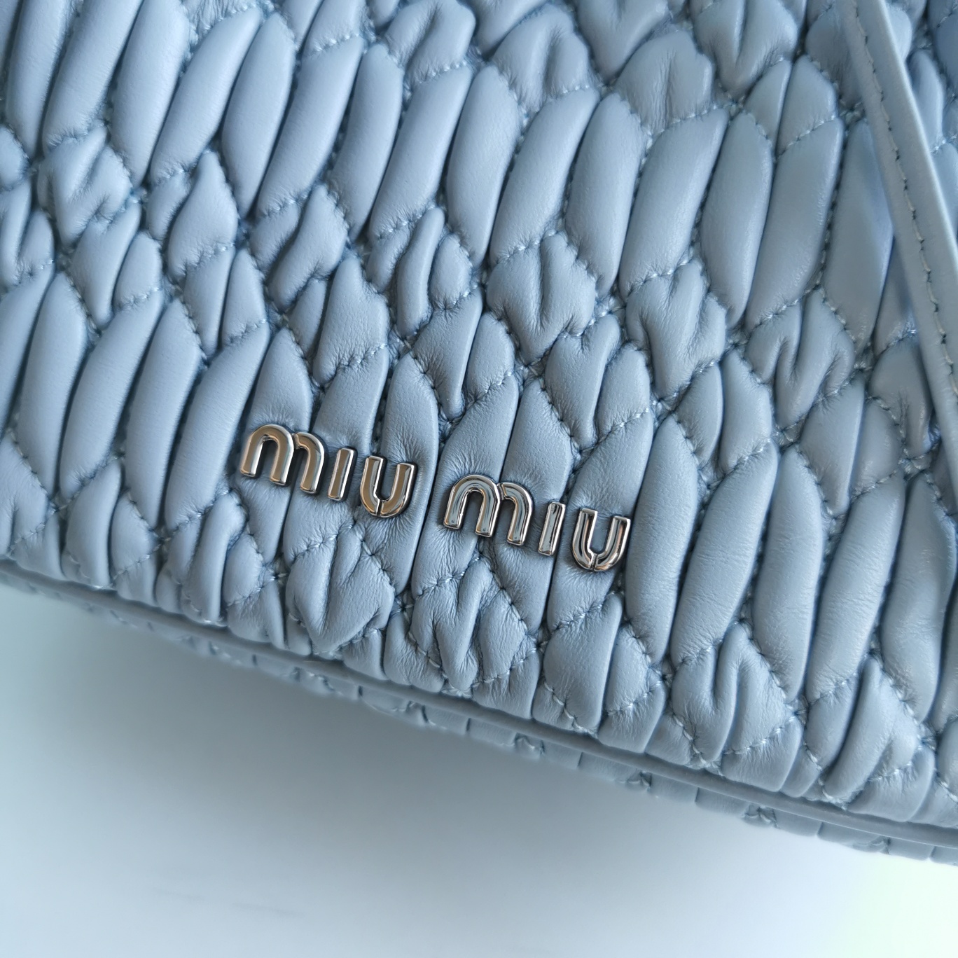 M1um1u crystal cloquÉ nappa leather bucket bag navy 5be050 20 x 12 x 21 cm