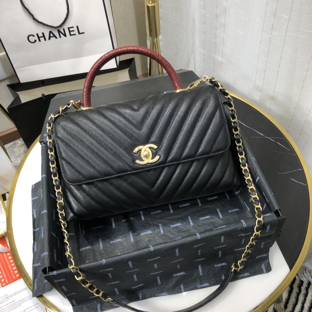 Ch**el small chevron coco handle bag in black and gold hardware a92991-15 28cm