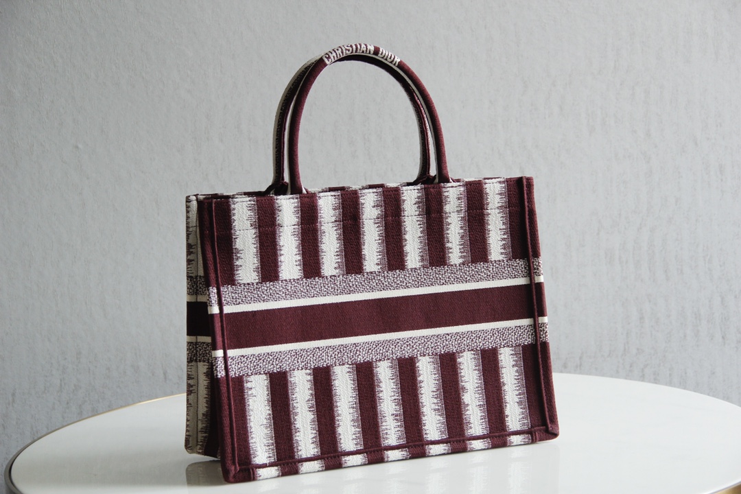 D10r large book tote burgundy d-stripes embroidery m1286 41.5 x 34.5 x 16 cm