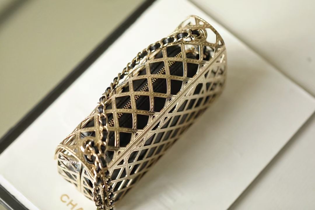 Ch**el evening bag gold-tone metal & lambskin gold & black as2514 11 x 18 x 6 cm