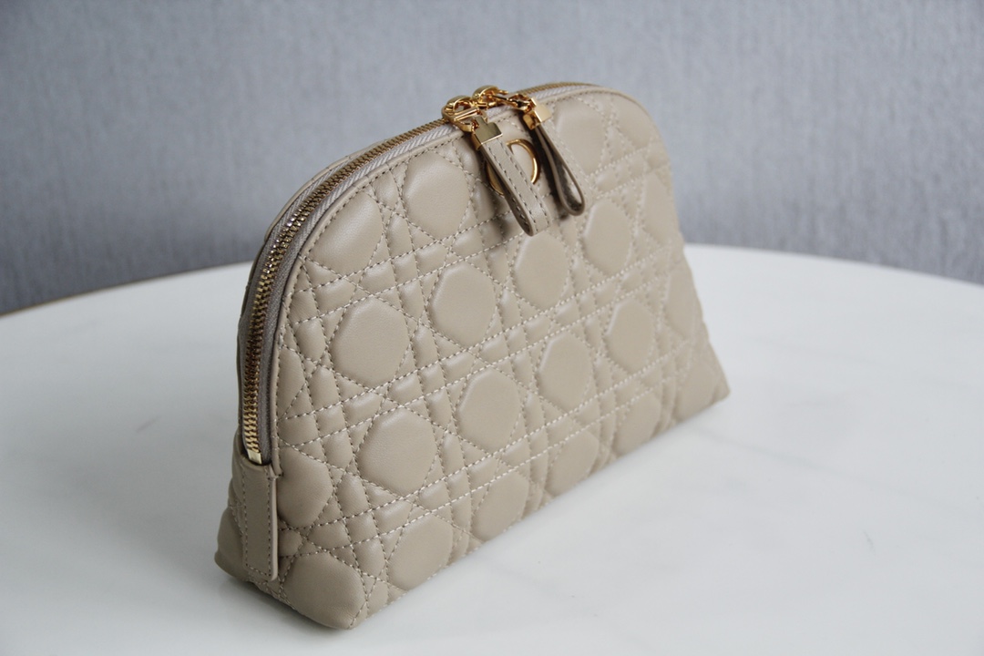 D10r caro beauty pouch beige cannage lambskin 330 23 x 15.5 x 7.5 cm