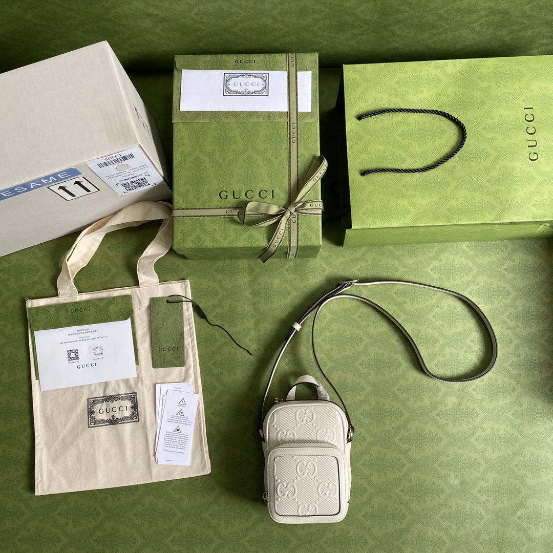 Gvc*1 gg embossed mini bag white leather 658553 11.5 × 17 × 4 cm