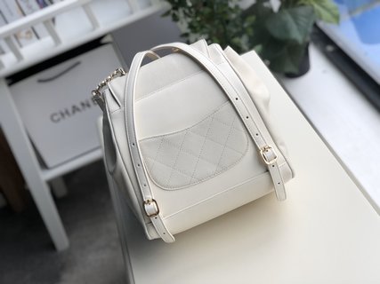 Ch**el business affinity backpack white leather a93748 25 x 24 x 17 cm