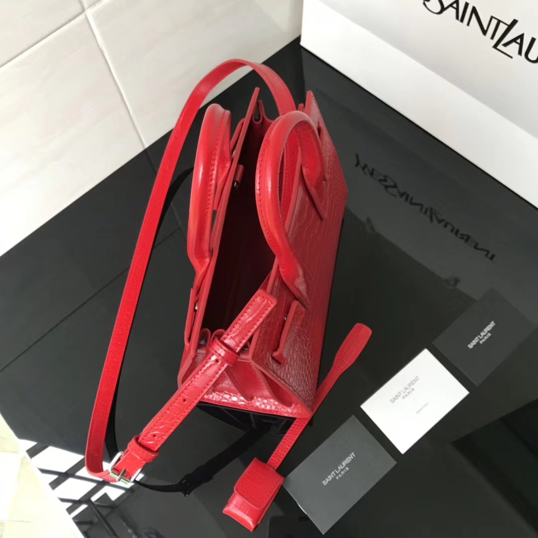 CLASSIC SAC DE JOUR NANO IN EMBOSSED CROCODILE SHINY LEATHER ROUGE EROS 392035 22 x 18 x 11 cm