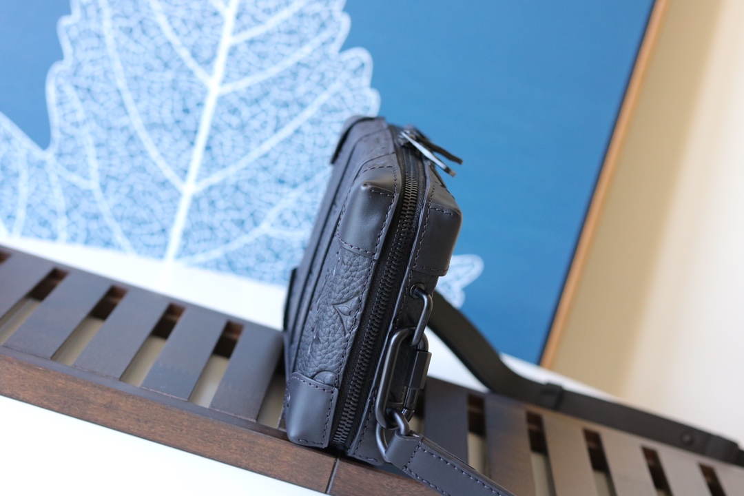 l0vis Vvtt0n soft trunk wallet taurillon monogram m80224 22.5 x 14 x 5 cm